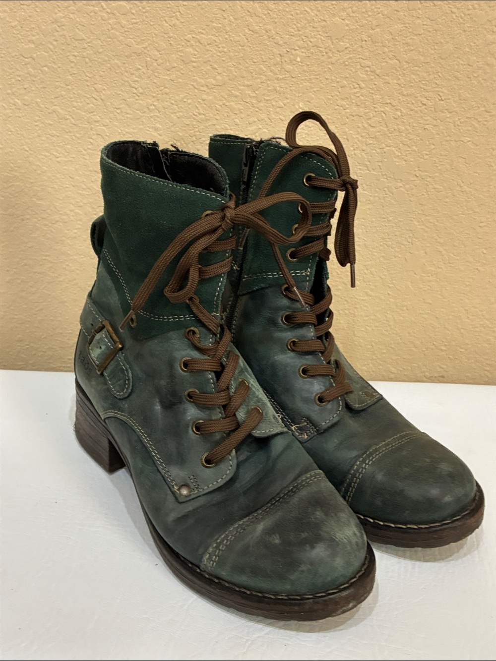 Taos Footwear Green Lace-Up Leather Ankle Boots with Buckle